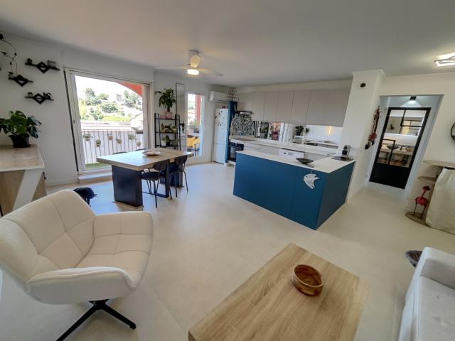 Collines saint pierre de Féric. Somptueux 2P 64m2, terrasse