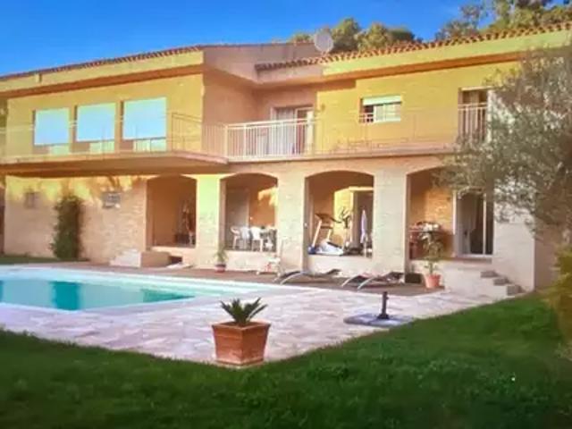 Collobrières 83610 Achat / Vente maison 9 pièces t9 piscine terrasse