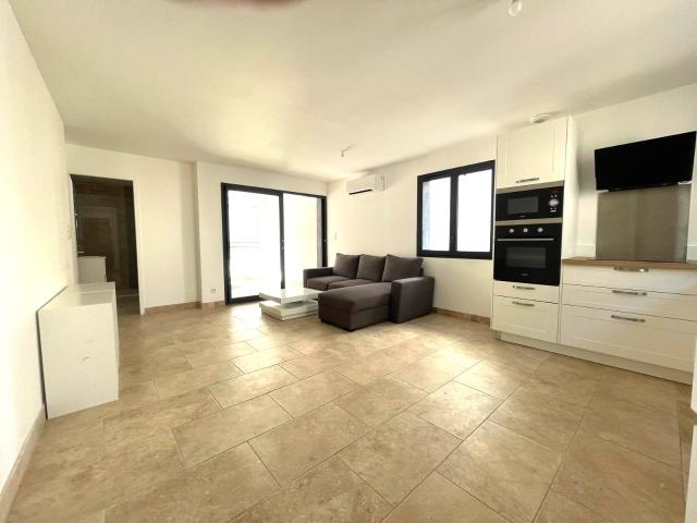 COLLOBRIERES APPARTEMENT RECENT TYPE 2 AVEC GARAGE AU REZ DE CHAUSSEE