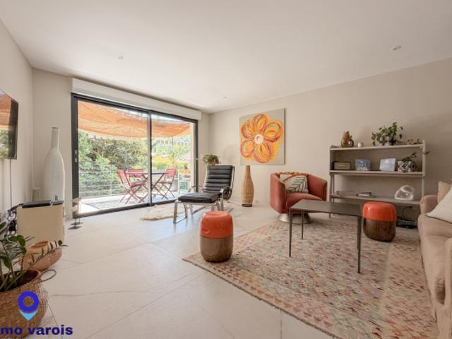 COLLOBRIERES MAISON DE VILLAGE AVEC STUDIO, TERRASSES ET J