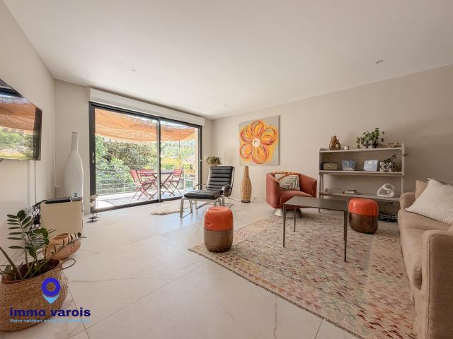 COLLOBRIERES MAISON DE VILLAGE AVEC STUDIO, TERRASSES ET JARDIN