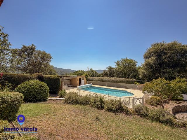 Collobrières Villa de plain pied de 142 m2 avec piscine et prestations de qualité