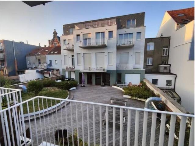 COLO* 20 m² bed & bathroom in 3‑br apt at Tour & Taxis