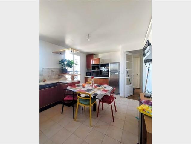 Colocation à 3, 1 chambre disponible