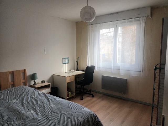 Colocation à baux individuels. Cherche locataire