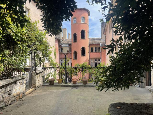 Colocation acceptée Vieux Lyon Tour Rose Superbe duplex meublé 4 pièces de 81,23 m2