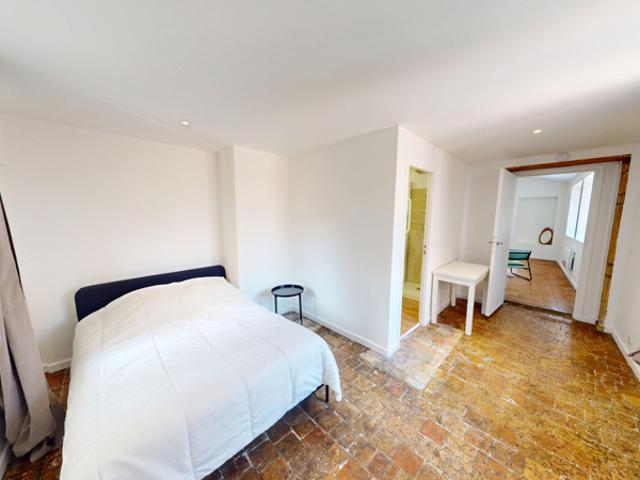 Colocation acceptée Vieux Lyon Tour Rose Superbe duple