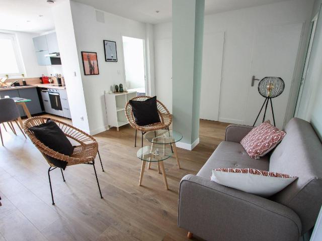 Colocation Balcon  Tram, stationnement gratuit