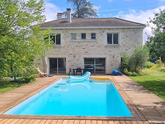 Colocation dans maison de 200m2 avec piscine