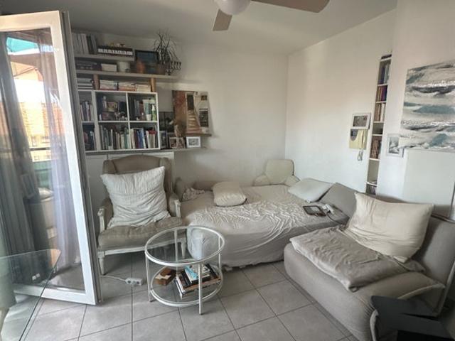 Colocation dans même pièce à vivre avec lit séparé