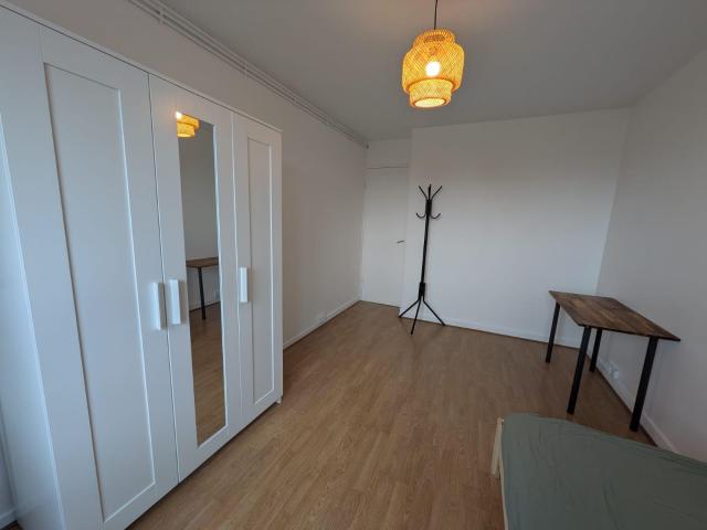Colocation dans une grande chambre