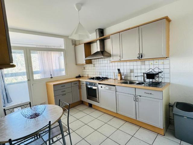 Colocation étudiante pour 3 – Appartement F4 de 73 m² à Saint Priest loyer tout inclus