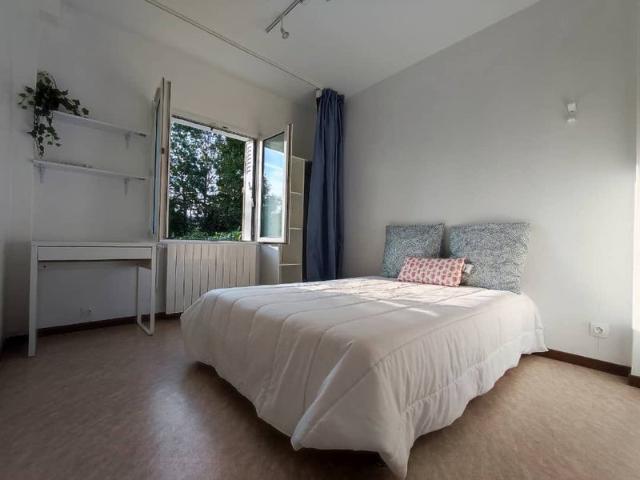 Colocation Étudiante – Rue des Iris, Champs sur