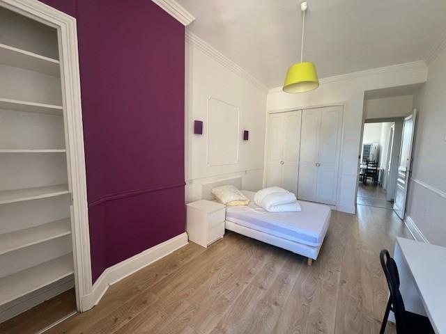 COLOCATION EXCLUSIVEMENT Colocation 1 chambre situé 20 Place.