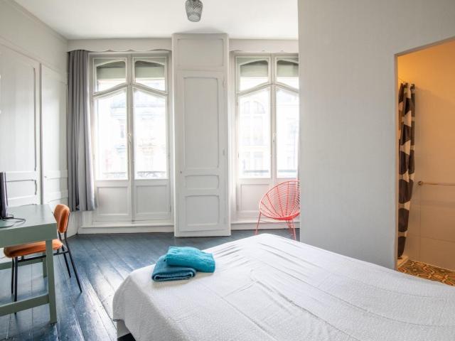 Colocation haut standing à côté de hôtel de ville