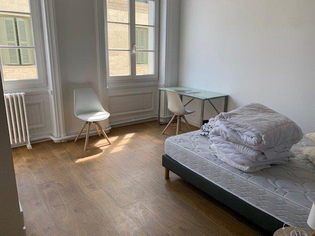 COLOCATION RUE DE LA REPUBLIQUE A SAINT ETIENNE 1 chambre à.