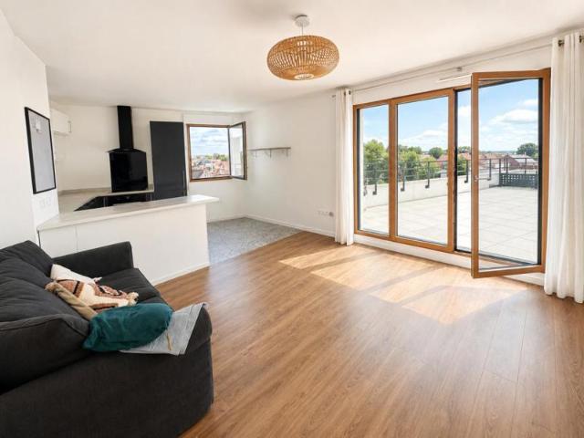 Colombes, appartement 3 pièces avec terrasse et parking