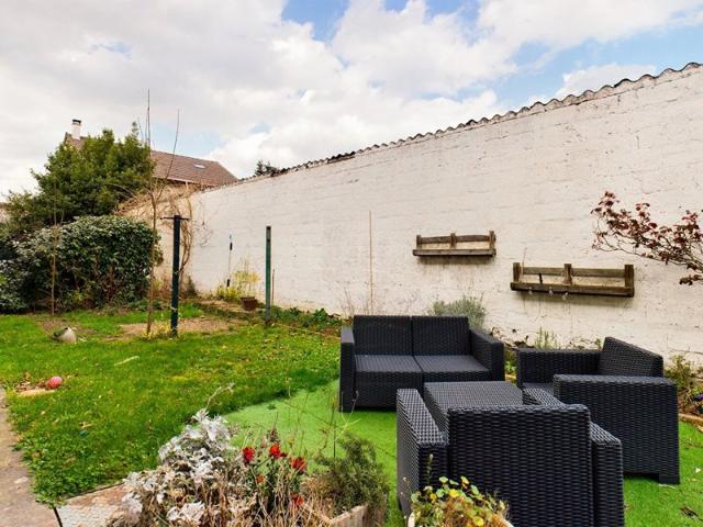 COLOMBES GABRIEL PERI 3 PIECES AVEC UN CHARMANT JARDIN