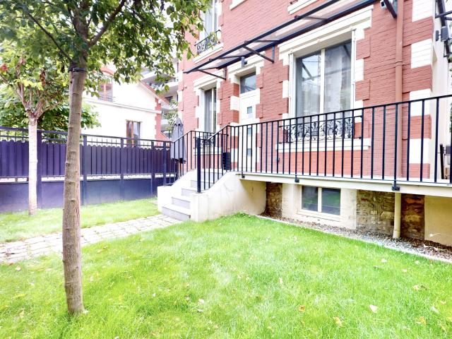 COLOMBES Rue Colbert Maison familiale au calme absolu 88 m2 habitables Jardin 50 m