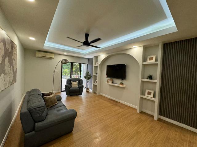 Colonnade Condominium Garden Terrace 1st floor walk up Lido