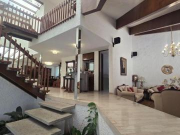 COLONIA MARAVILLAS, CON UN ESTILO CUERNAVACA MODERNO SE VENDE CASA.