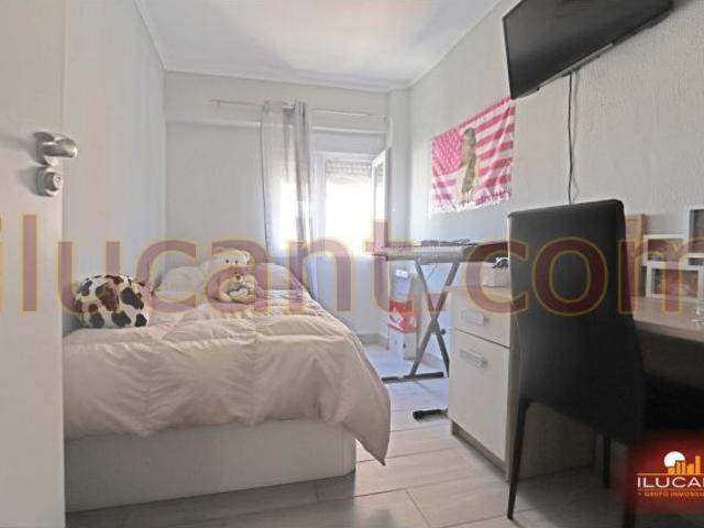 Colonia Requena Exterior Luminoso Balcon 3º sin ascensor
