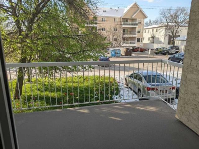 Colonial House 1 Bedroom Apartment for Rent at 11045 123 St Nw, Edmonton, AB T5M 0E4 Westmount