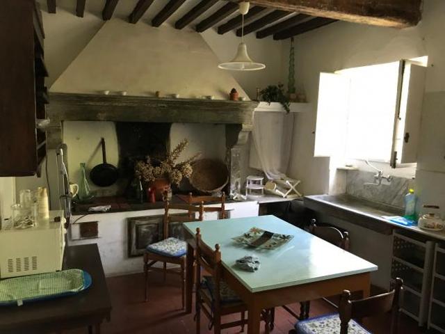 Colonica in vendita a Calci 850 mq Rif: 1401955