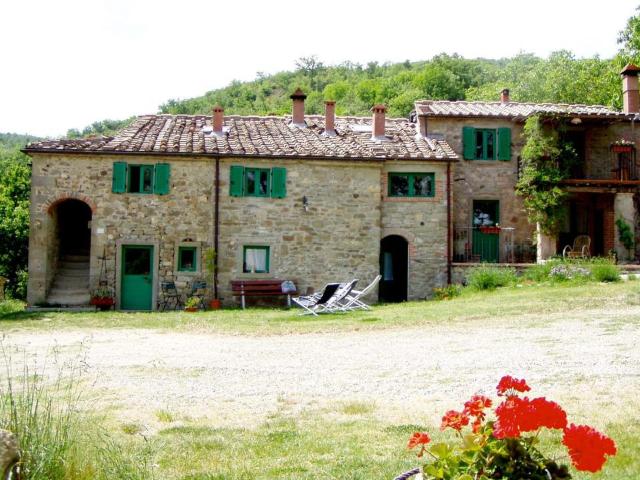COLONICA in VENDITA a CAPOLONA di 22 vani