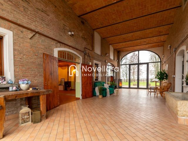 COLONICA in VENDITA a NOVELLARA di 14 vani