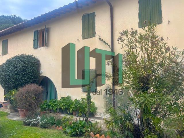 COLONICA in VENDITA a REGGELLO di 8 vani