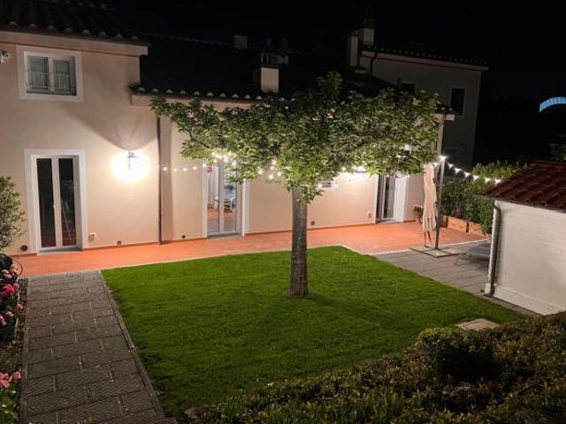 Colonica ristrutturata in vendita a Montale di circa 240 mq con 650 mq di giardino