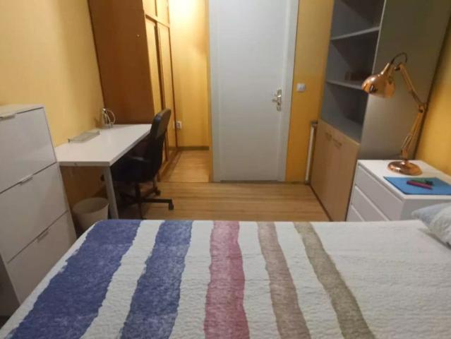 Colorful room with balcony in 5 bedroom apartment, Salamanca