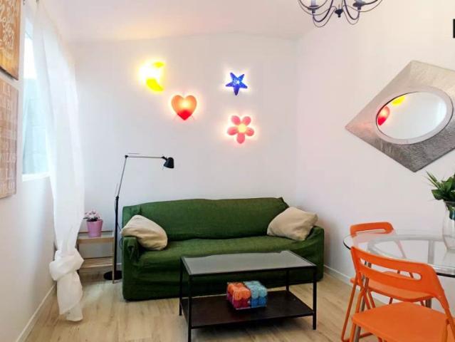 Colourful room in 7 bedroom apartment in Puerta del Ángel