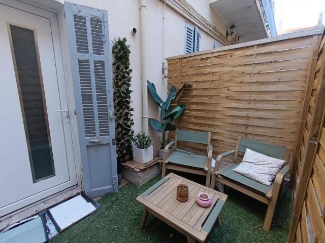 Coquet studio en rdc avec terrasse privative