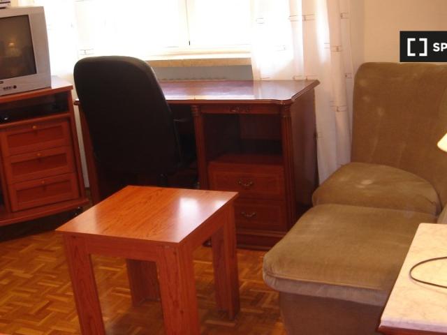 Coqueta Habitación en alquiler en Salamanca Mujeres
