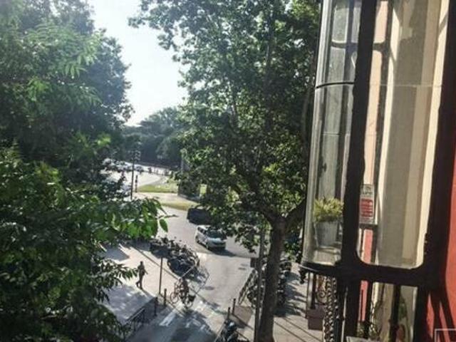Coqueto apartamento de un dormitorio con dos balcones y vistas al Retiro