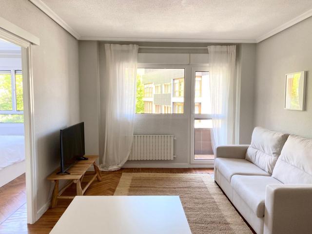 COQUETO APARTAMENTO EN ZONA PUERTO CHICO CON ASCENSOR. VISTAS DESPEJADAS