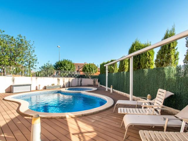 COQUETO CHALET EN ALTORREAL AL LADO DEL CAMPO DE GOLF