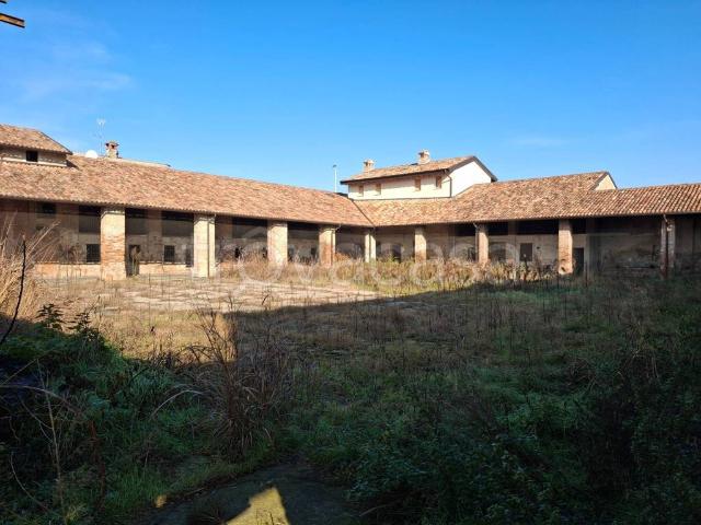 Corte in vendita a Crema via Camporelle, 5