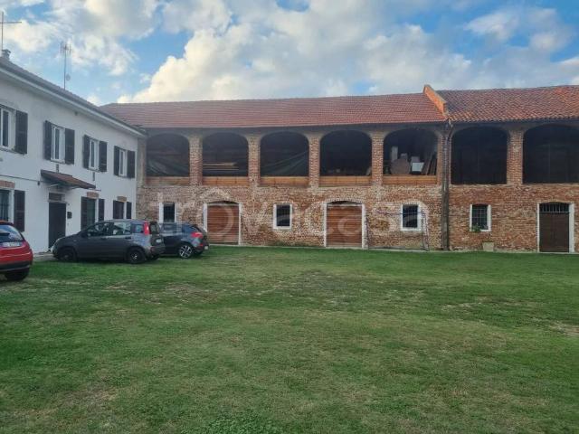 Corte in vendita a Baldichieri d'Asti via Murati, 2