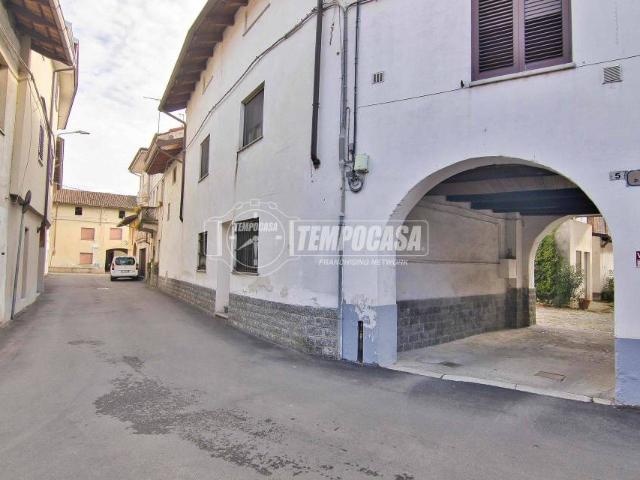 Corte in vendita a Fara Novarese via p. Migliavacca, 5