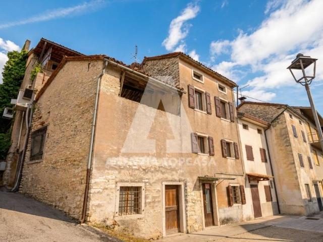 Corte in vendita a Lusiana Conco via Vitarolo