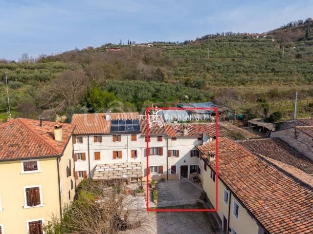 Corte in vendita a Mezzane di Sotto via Casale Farinati