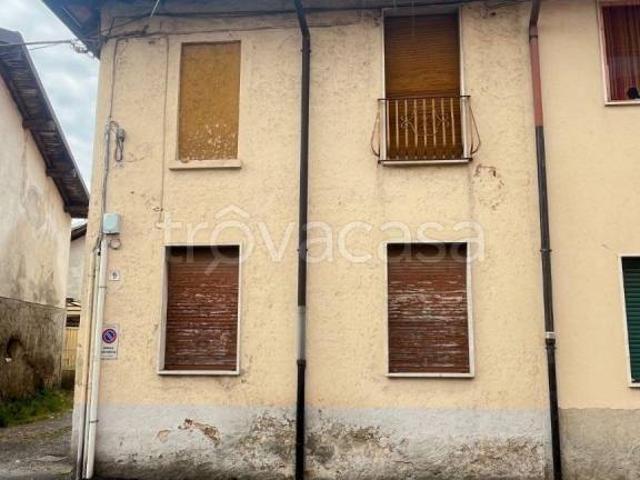 Corte in vendita a Rovello Porro via Piave, 9