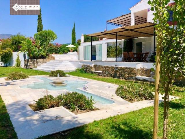 CORTIJO ANDALUZ CON COMODIDADES DE LUJO UN OASIS CERCA DEL MAR A LOS PIES DE SIERRA BERMEJA