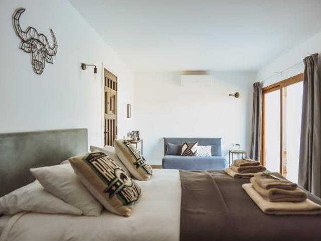 Cortijo Boutique en Venta: Exclusivo Negocio Rural en Funcionamiento en Álora, Andalucía