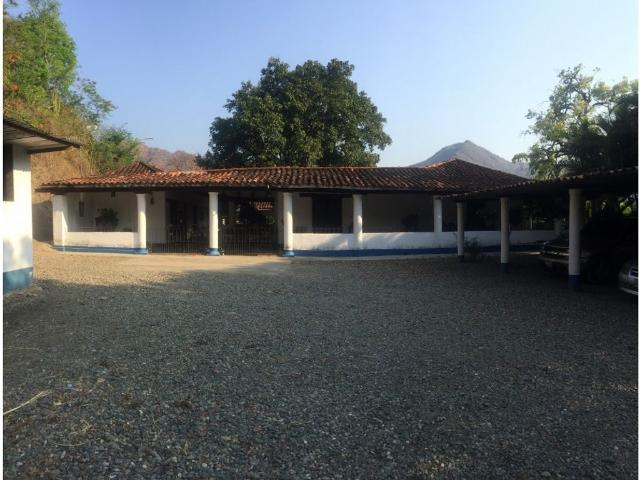 Cortijo de alto standing de 1260000 m2 en venta San Juan de Los Morros, Venezuela
