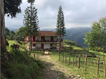 Cortijo de alto standing de 1281900 m2 en venta Santa Bárbara, Colombia