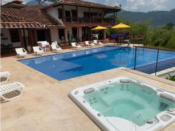 Cortijo de alto standing de 1555000 m2 en venta Venecia, Colombia